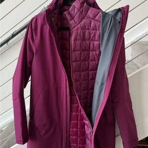 The North Face Women's Magenta 2-in-1 Jacket (Puffer and Shell)